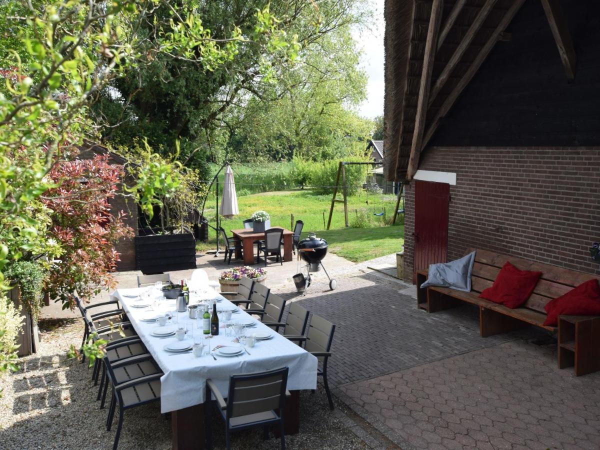 Quaint Farmhouse Near River In Oosterwijk Leerdam Exterior foto