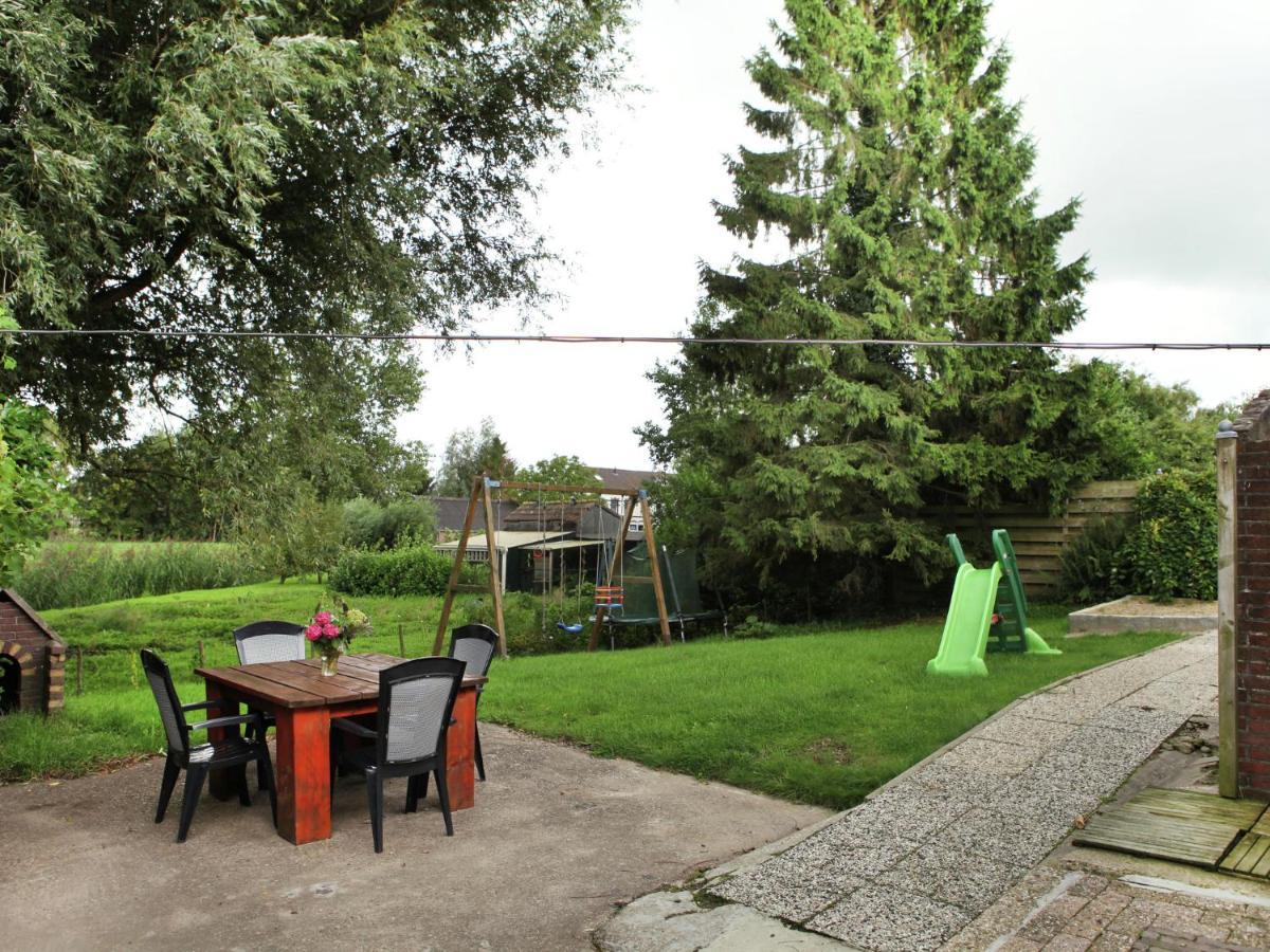 Quaint Farmhouse Near River In Oosterwijk Leerdam Exterior foto